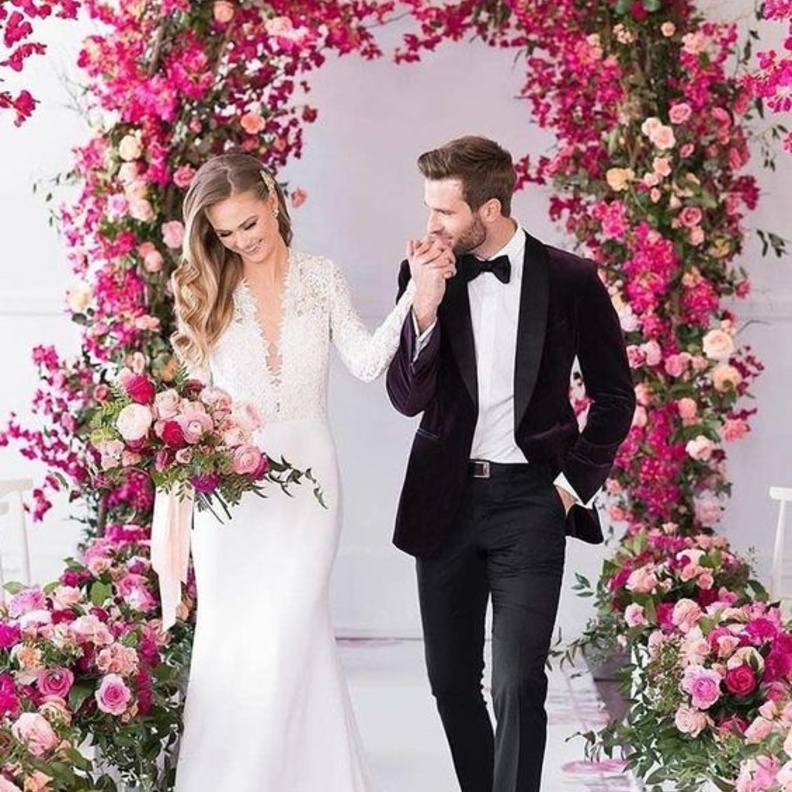 أفكار مميزة لأقواس الورد في حفلات الزفاف