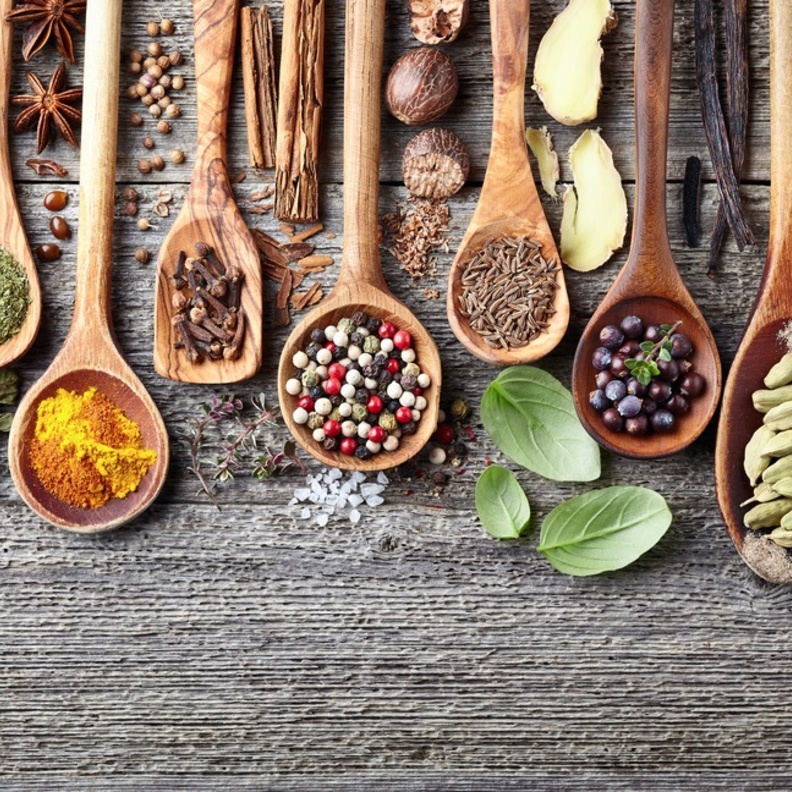 أعشاب عطرية تعزز نكهة الطعام والصحة في رمضان