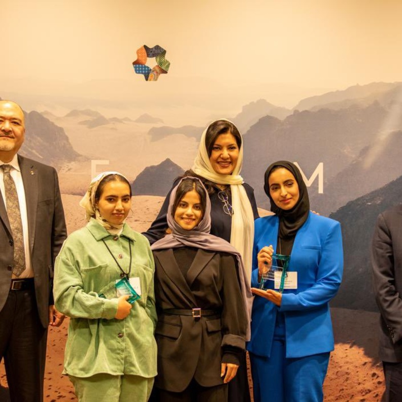 الأميرة ريما بنت بندر تعرب عن سعادتها باستقبال طلاب نيوم في السفارة السعودية في أمريكا - الصورة الرئيسية