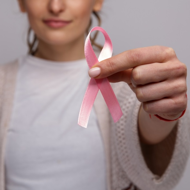 الفحص المنتظم والتدخل الطبي المناسب يسهلان علاج سرطان الثدي