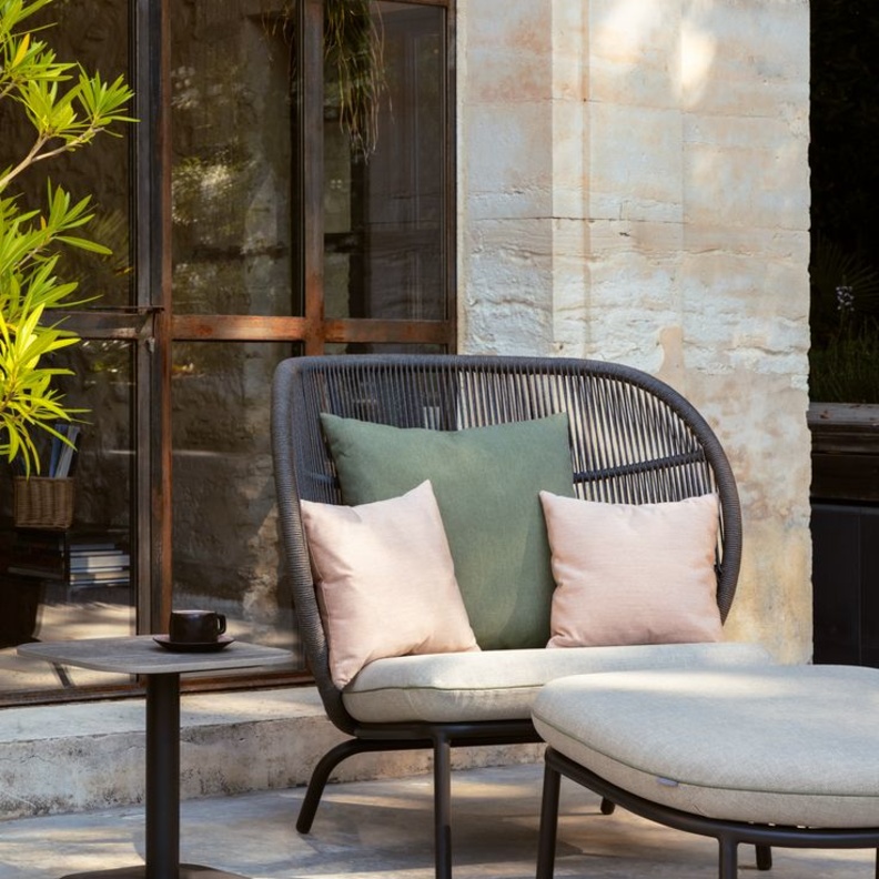 الوسائد الملونة تغني تصميم كراسي الحدائق الخارجية