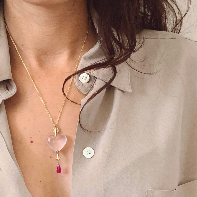 تألقي بالمجوهرات المرصعة بالكوارتز الوردي