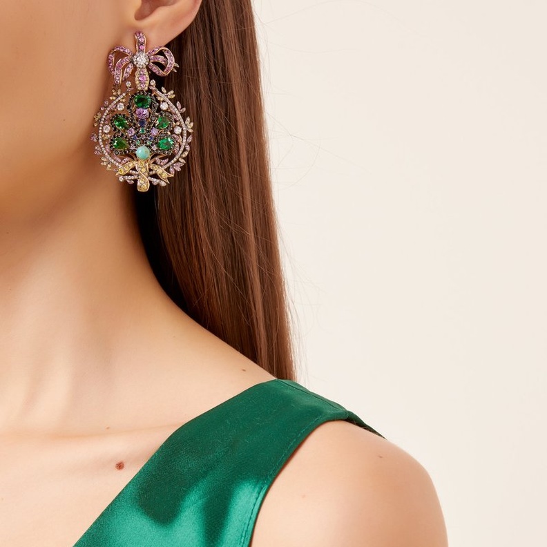 تصاميم أقراط الكوكتيل الملونة الأكثر أنوثة لسهرات عيد الفطر 2022