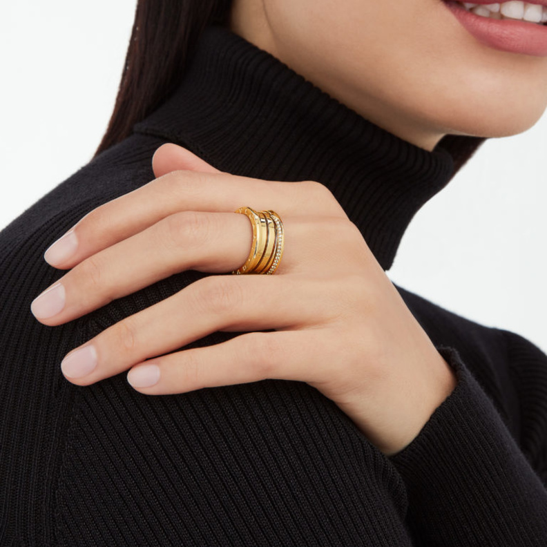 تصاميم مجوهرات ذهب من الماركات العالمية لـ دعوات الافطار الرمضانية