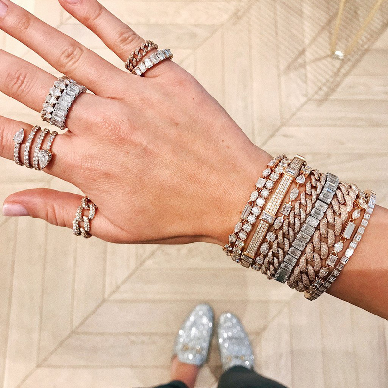 تكديس أساور الماس من شاي