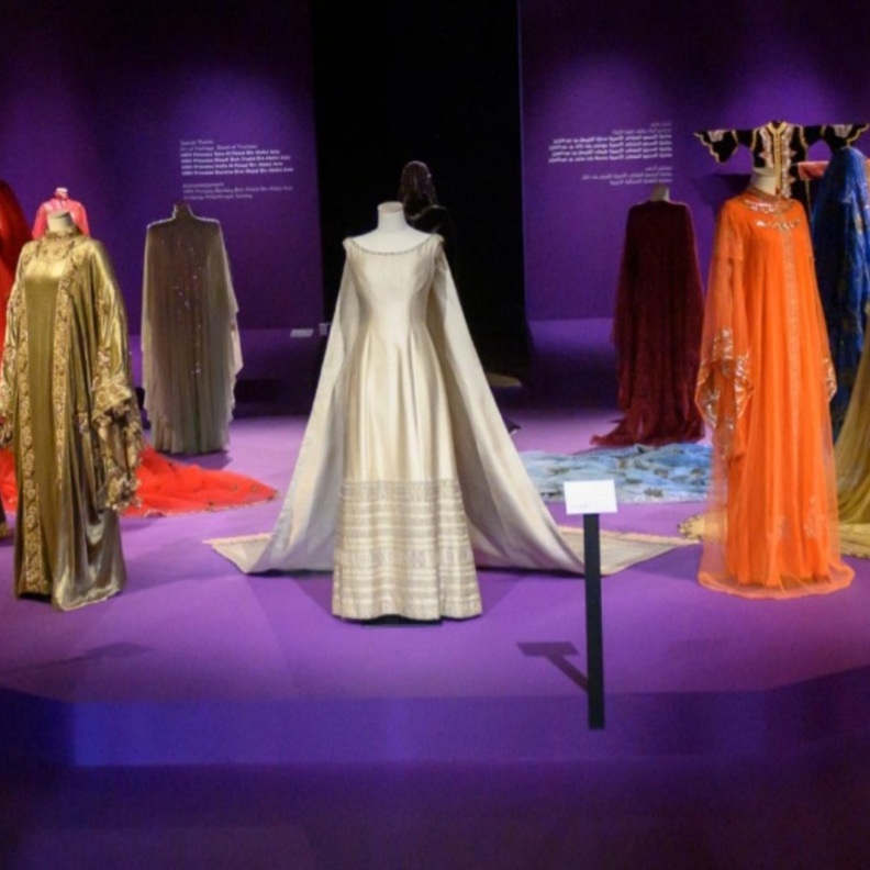 جدة تحتضن انطلاق فعاليات معرض عراقة بمشاركة 140 جهة متخصصة في الأزياء السعودية - الصورة الرئيسية من موقع هيئة الازياء