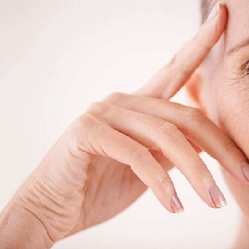 رئيسية ما اسباب اعتام عدسة العين عند النساء وما أعراضها