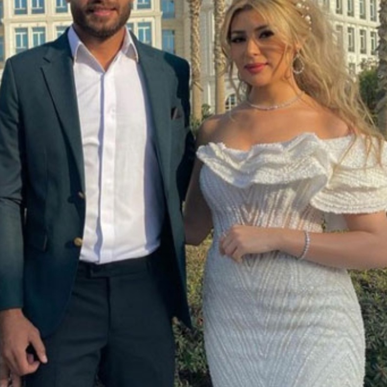 سمارة بالفستان الابيض خلال زفافها من جبل