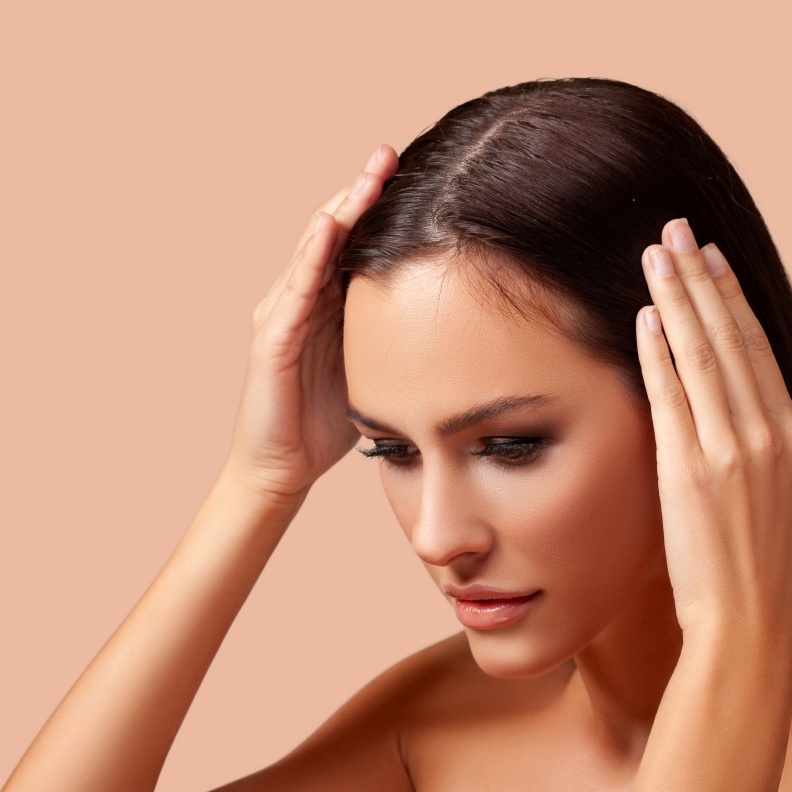 زراعة الشعر التي تقدم حلاً دائماً لتساقط الشعر عند النساء