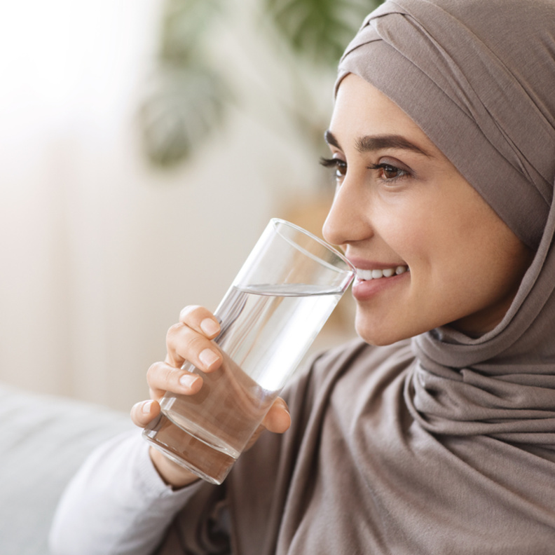 هل كثرة شرب الماء على السحور يضر الجسم