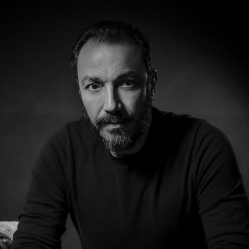 الفنان طارق لطفي