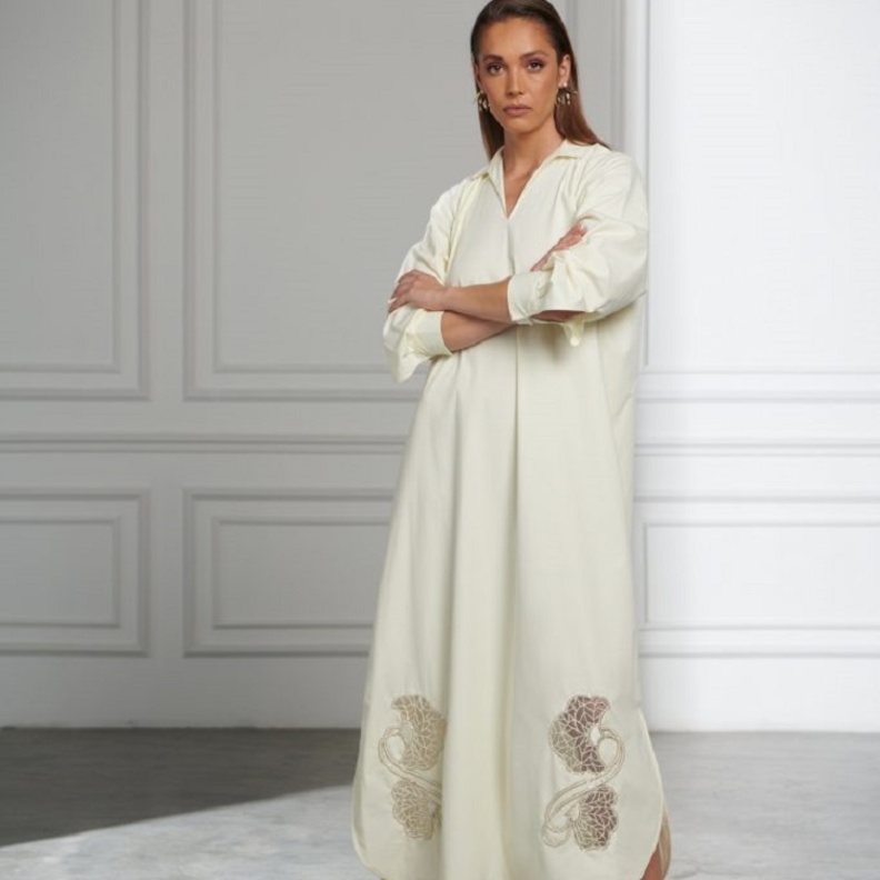 عبايات باللون الابيض@rawanalazzouni