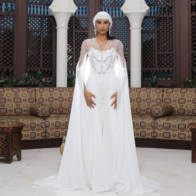 عبايات رمضانية باللون الابيض انستقرام@antoinekarehcouture