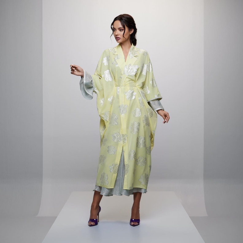 عبايات رمضانية مزخرفة بالورود انستقرام@selma_benomar_caftan