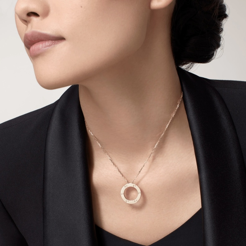 عقد طويل من كارتييه