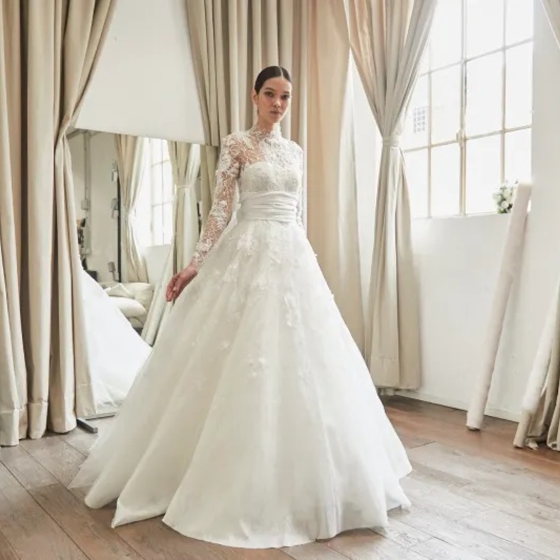 فساتين زفاف مع أحزمة@peterlangner