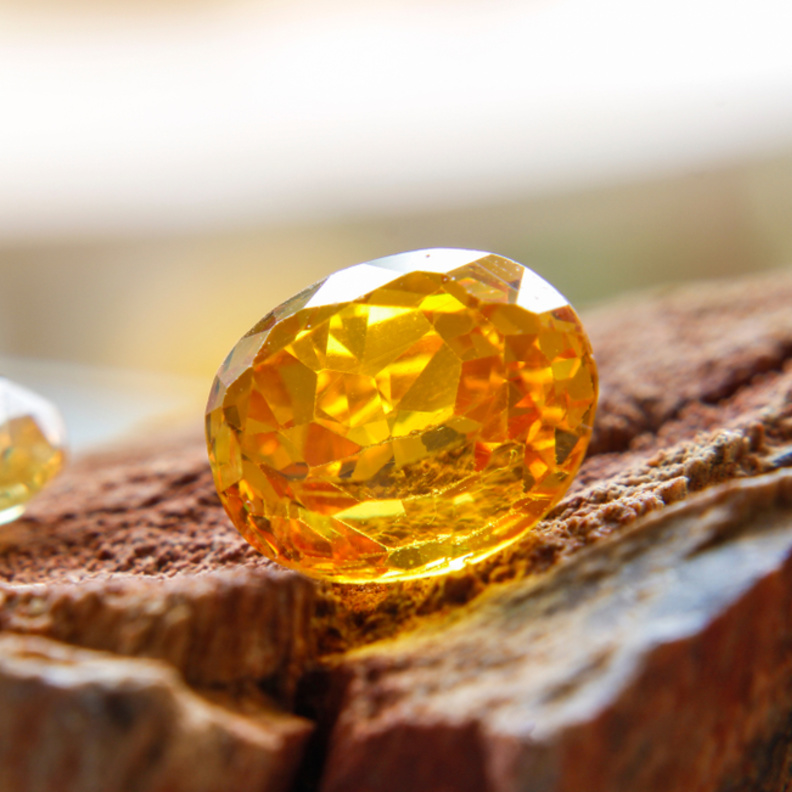 قيمة الياقوت الأصفر تزداد كلما زاد إشراق الحجر ونقاؤه
