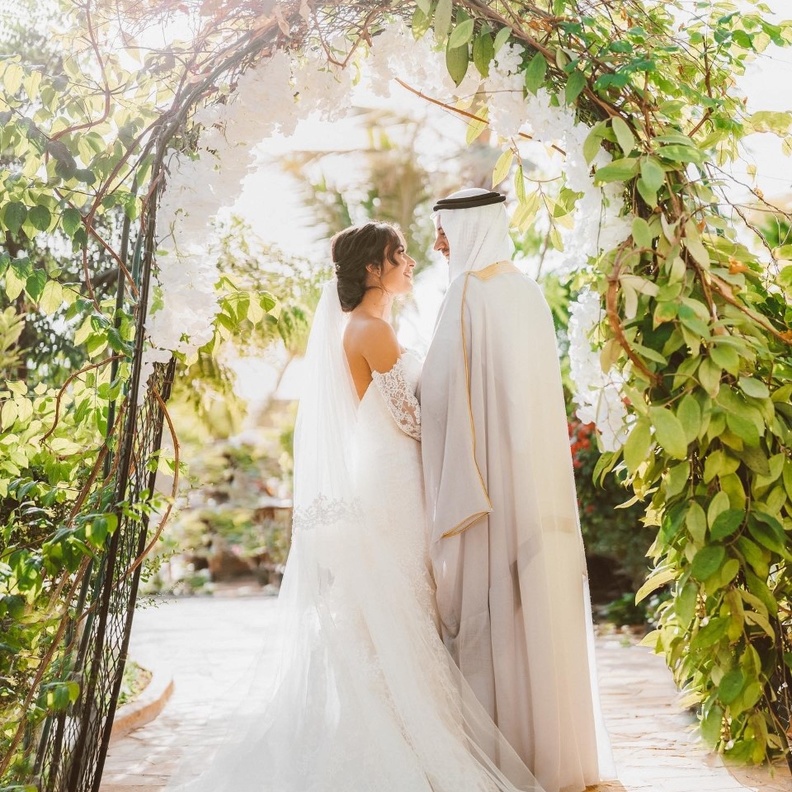 لقطة لعروسين بكاميرا المصورة السعودية هديل باقبص