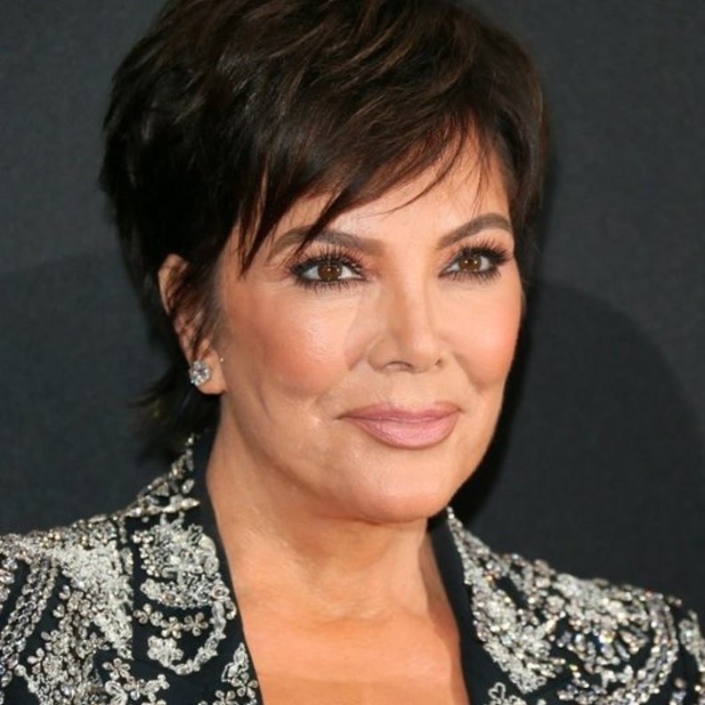 صور تغيرات ملفتة في تسريحات شعر كريس جينر المتجددة