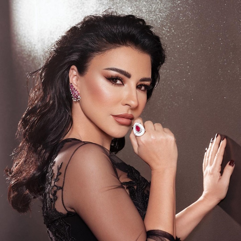 مكياج عيون ترابي مناسب لسهرات رمضان 2023 من وحي النجمات