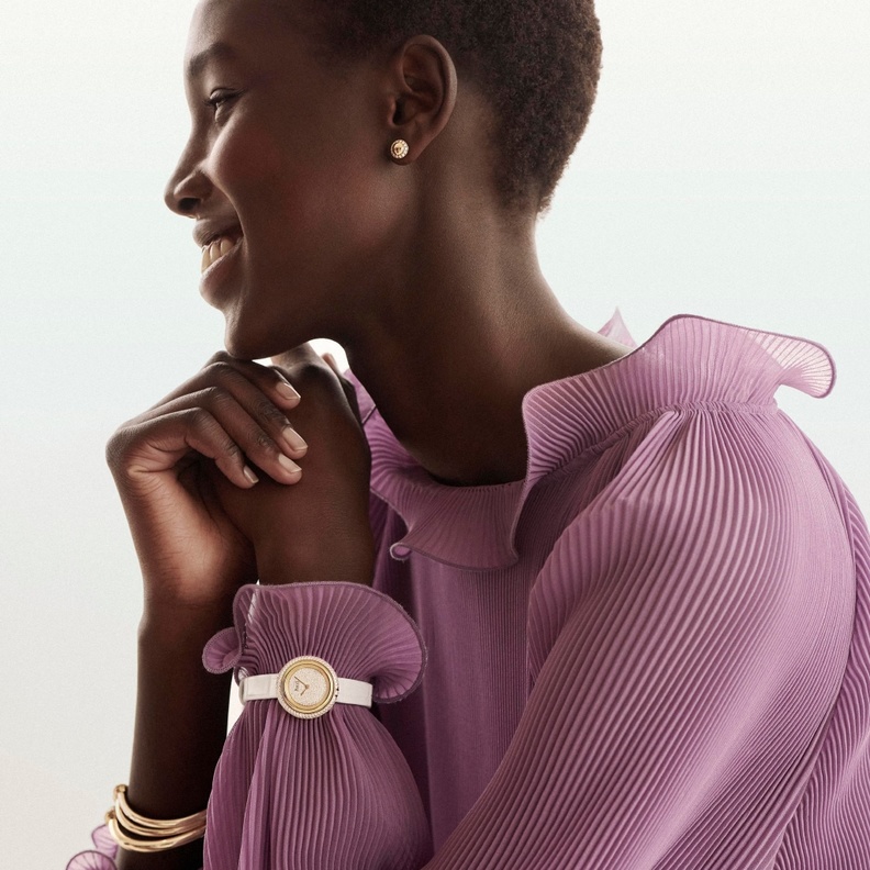 موديلات ساعات بيضاء تزين الاطلالات الرمضانية بعذوبة ساحرة