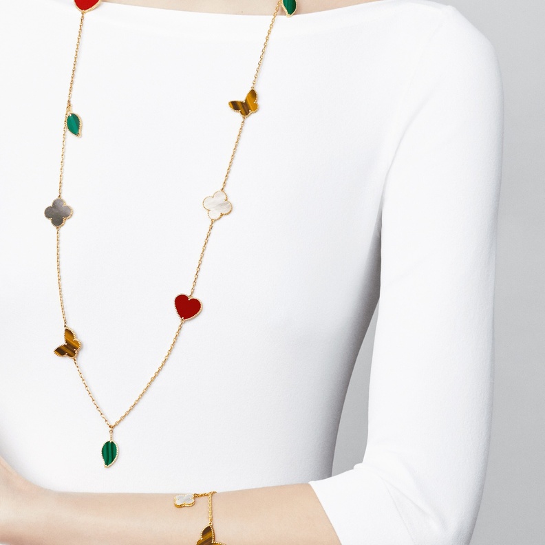 موديلات سلاسل sautoir الأجمل للأزياء الشرقية في شهر رمضان