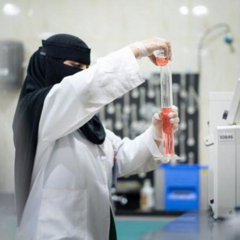 وزير الصناعة والثروة المعدنية أكثر من 17 ألف سعودية يعملن في المدن الصناعية -الصورة الرئيسية من موقع واس