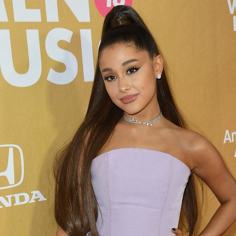 تسريحة شعر ذيل الحصان العالية من وحي أريانا غراندي