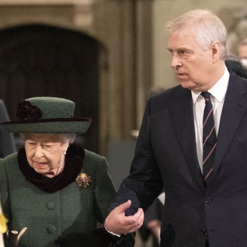الأمير أندرو والملكة إليزابيث الثانية