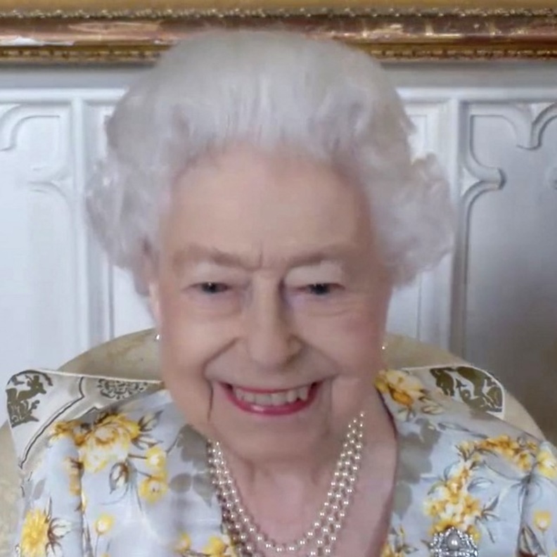 لماذا تحتفل الملكة إليزابيث الثانية بعيد ميلادها مرتين في العام؟