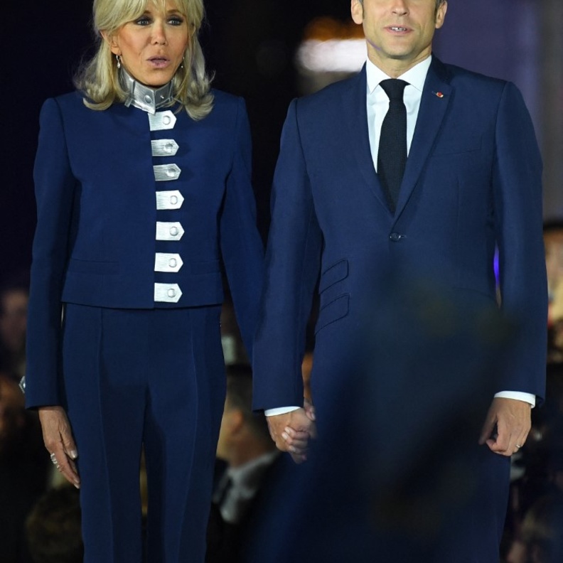 صور أناقة سيدة فرنسا الأولى بريجيت ماكرون عبر إطلالات راقية لا تنسى في السنوات الماضية