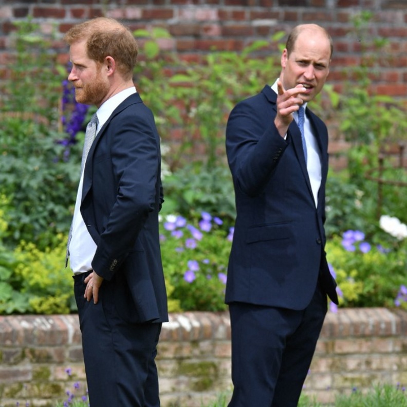 كيف حاول الأمير هاري إثبات أنه الأقرب لجدته ملكة بريطانيا أكثر من شقيقه؟
