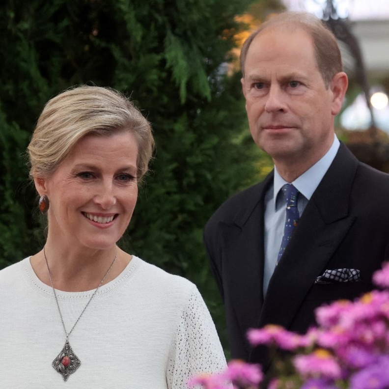 لماذا يسافر الأمير إدوارد وزوجته صوفي إلى البحر الكاريبي بعد رحلة ويليام وكيت؟