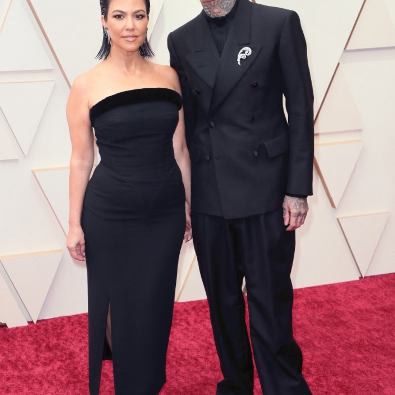 أجمل إطلالات كورتني كارداشيان وترافيس باركر بعد خبر زواجهما