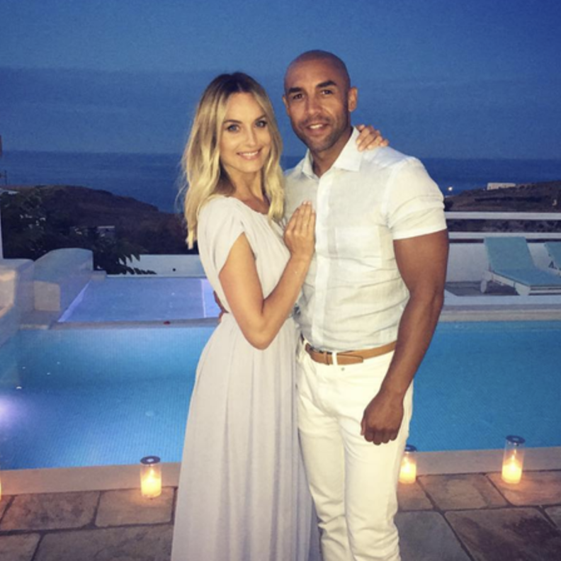 المذيع البريطاني أليكس بيريسفورد يعلن خطبته على إيموجين مكاي