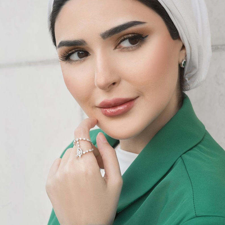 مكياج طبيعي للصبايا في رمضان 2022 من وحي إطلالات حنين الصيفي