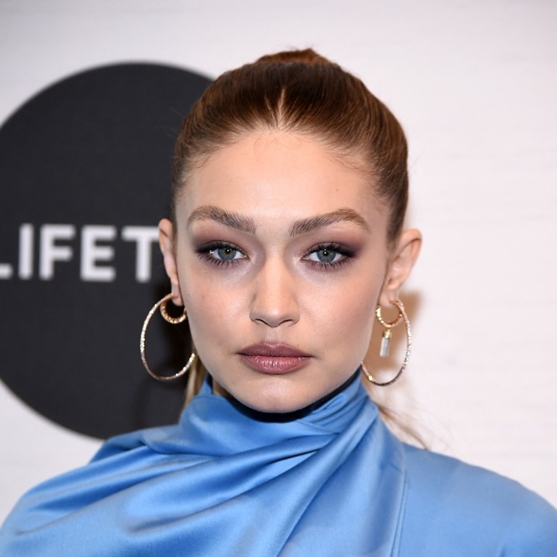 أروع إطلالات جيجي حديد الجمالية الساحرة والجريئة بمناسبة عيد ميلادها