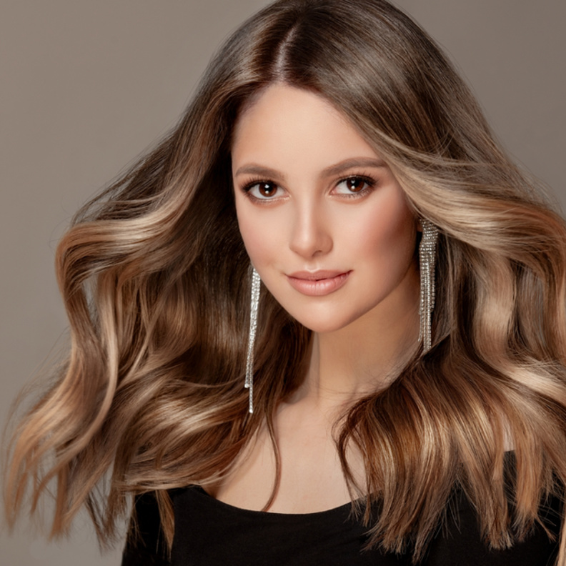 أفكار تسريحات شعر طويل عصرية لإطلالات رمضان 2022