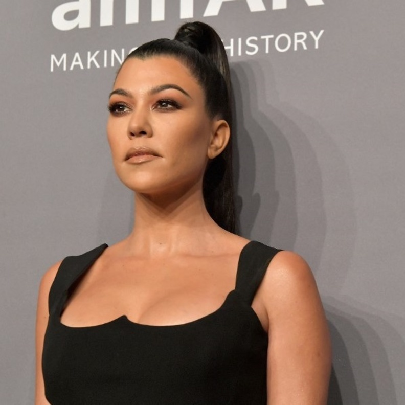 إطلالات كورتني كارداشيان الجمالية بعد خبر زواجها من ترافيس باركر في لاس فيغاس