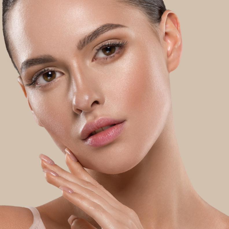 تطبيق قشر الموز مع ماء الورد يمنحك وجه رائغ ومشرق