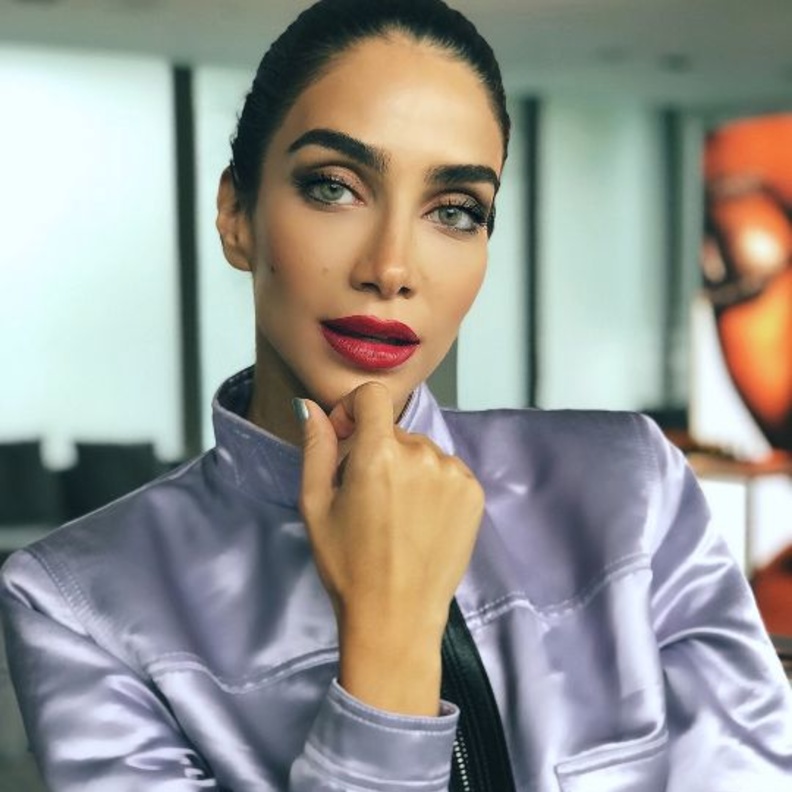 أجمل الوان احمر شفاه كرزية لرمضان 2022 من وحي مدونات الجمال العربيات