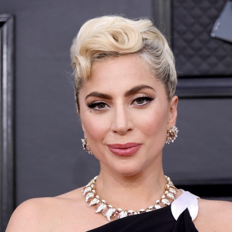 تسريحات شعر مبتكرة وأجمل تسريحات شعر Lady Gaga