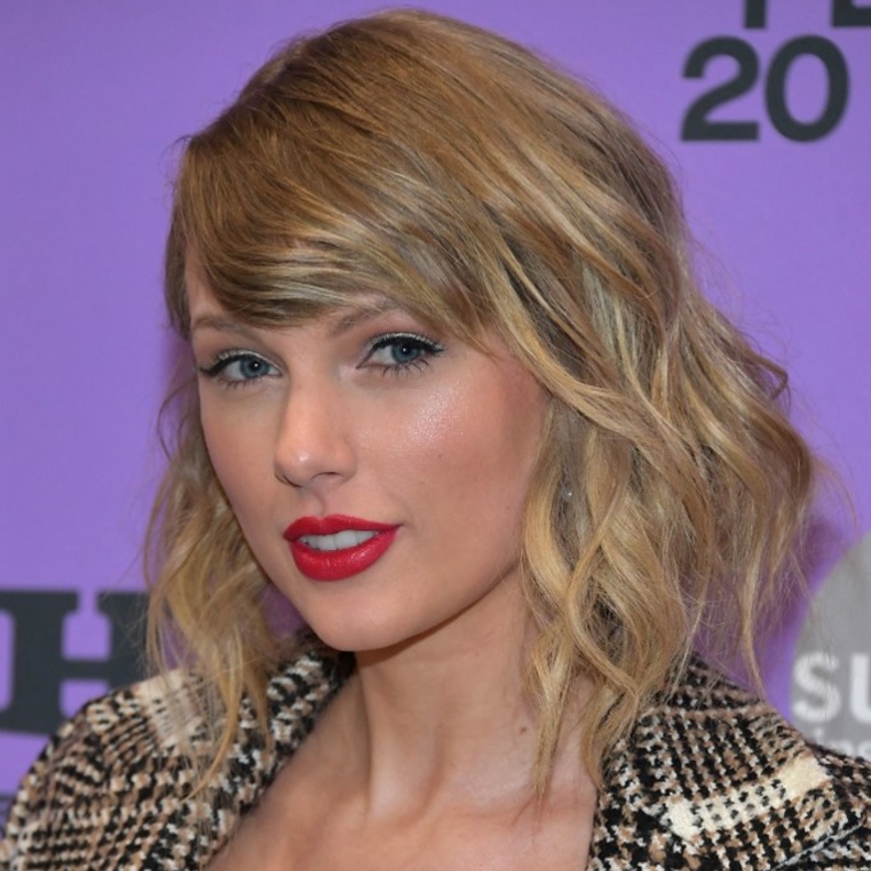 1 رئيسية قصات شعر بالغرة على طريقة تايلور سويفت Taylor Swift