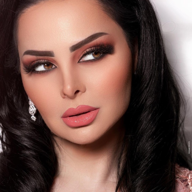 مكياج خليجي مميز يناسب سهرات رمضان 2023 من وحي ديانا كرزون