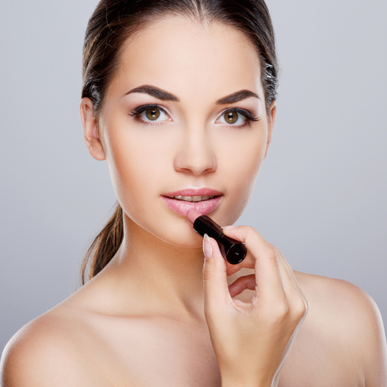 نصائح ذكية لتطبيق أحمر الشفاه بطريقة مثالية في رمضان 2022