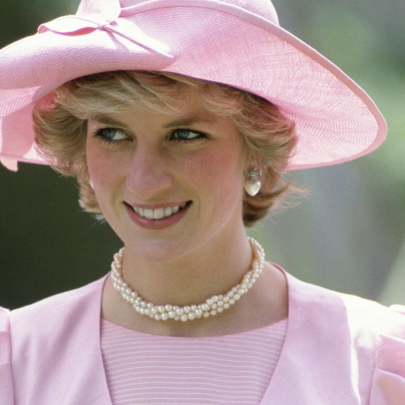 تشارلز سبنسر ينشر صور نادرة من الطفولة لشقيقته الراحلة الأميرة ديانا