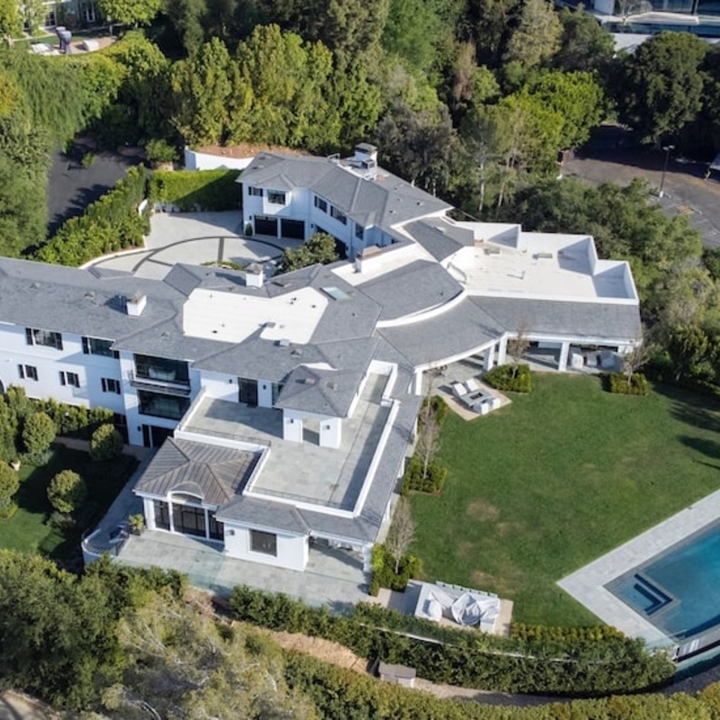 بن أفليك وجينيفر لوبيز يبحثان عن منزل جديد فخم في بيل آير