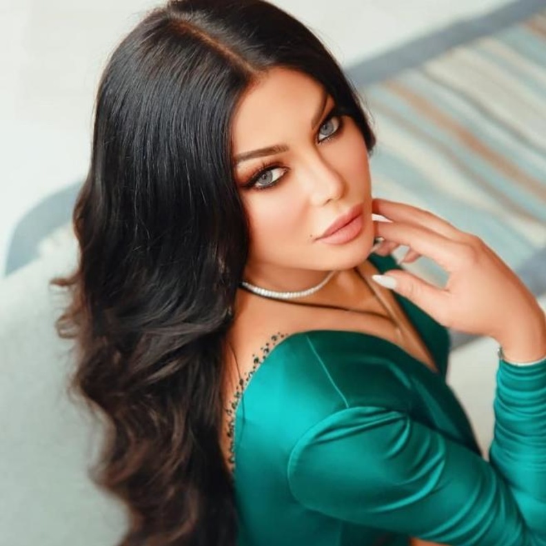 هيفاء وهبي تكشف عن صور والدتها المصرية في مرحلة شبابها ..هل تشبهها؟