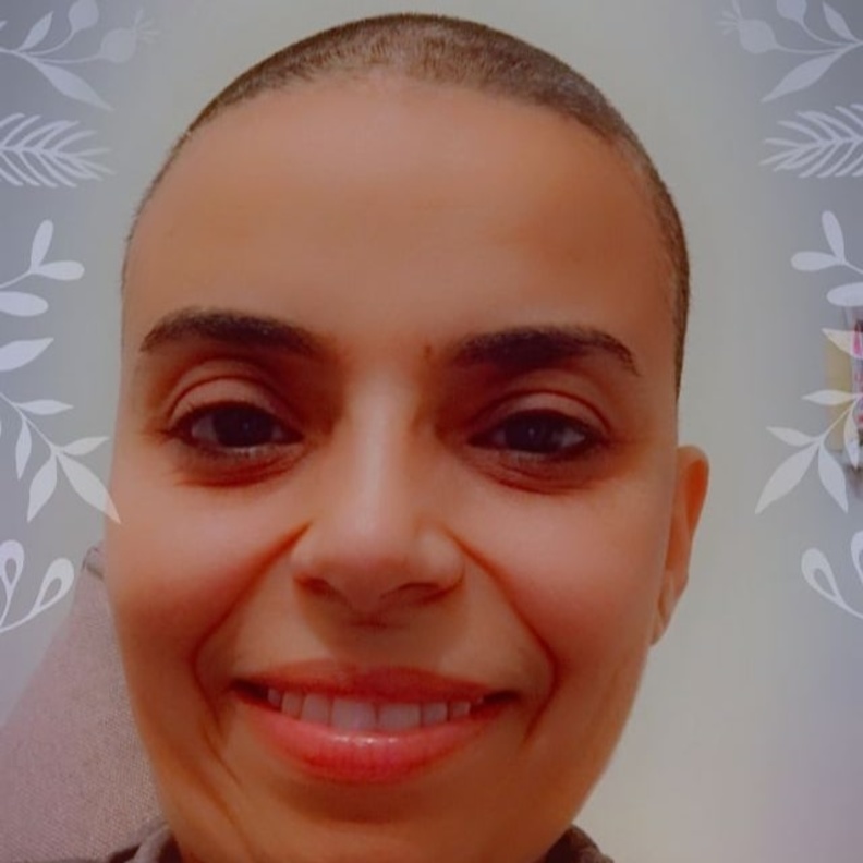 الفنانة المغربية زينب ناجم تخضع لعملية جراحية بعد اصابتها بالسرطان