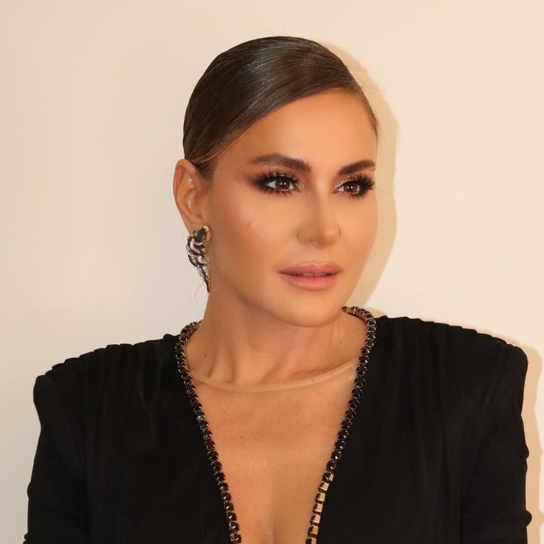 تسريحات شعر ورسمات مكياج تناسب إفطارات رمضان من وحي أحدث إطلالات النجمات